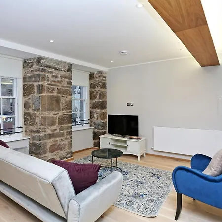 Joivy Refurbished Home On The Royal Mile Edinburgh Exterior photo