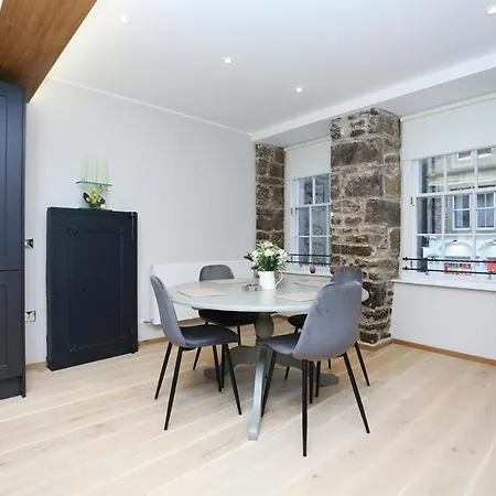 Joivy Refurbished Home On The Royal Mile Edinburgh Exterior photo