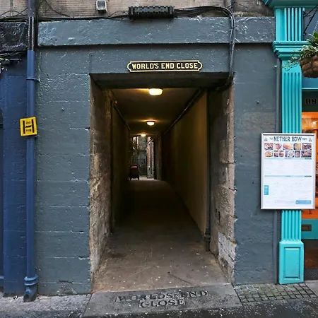 Joivy Refurbished Home On The Royal Mile Edinburgh Exterior photo