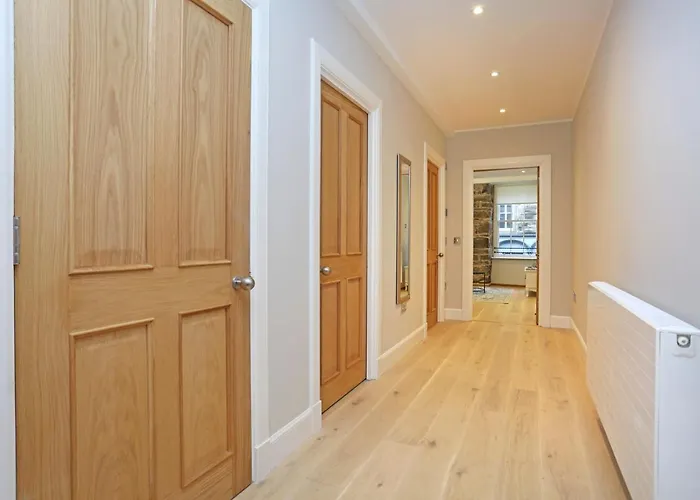 Joivy Refurbished Home On The Royal Mile