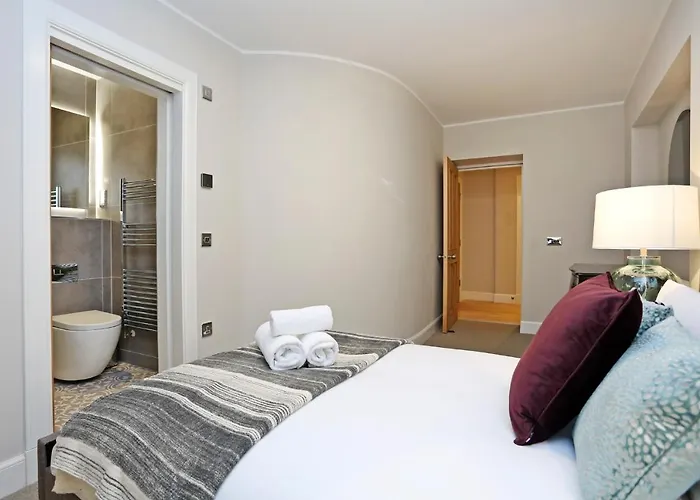 Joivy Refurbished Home On The Royal Mile